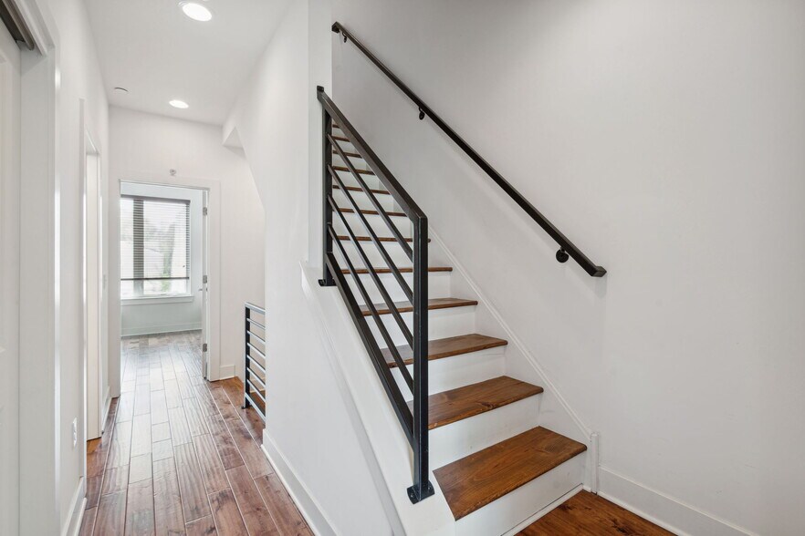 Building Photo - 2318 E Susquehanna Ave