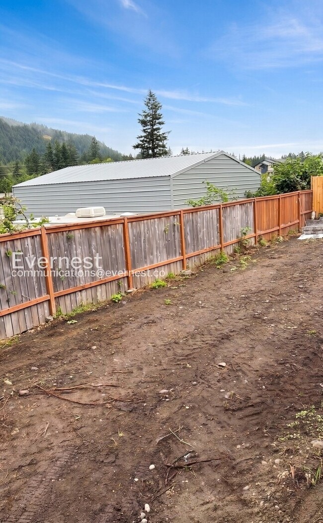 Building Photo - 2-Bed/1-Bath Town Home/ Available Now!