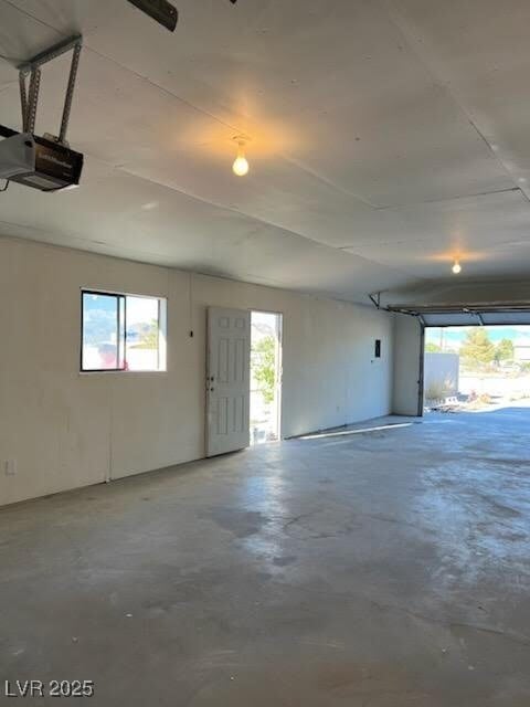 Building Photo - 664 Sky Rd