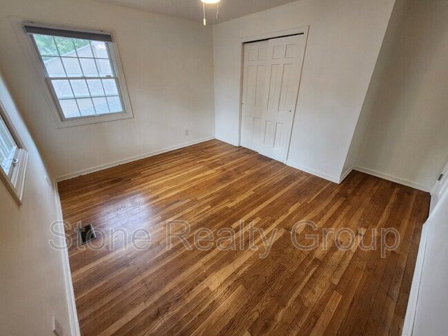 Building Photo - 308 Hickory Hill Dr