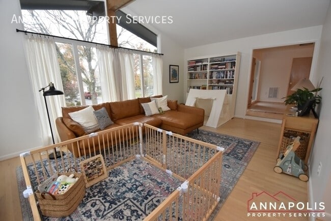 Building Photo - 364 Dun Robbin Dr