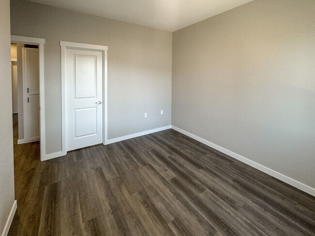 Building Photo - SAW3781