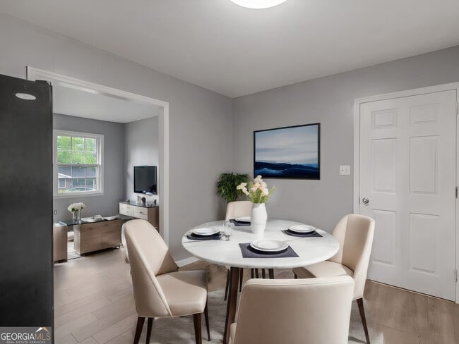 Building Photo - 836 Oakdale Dr