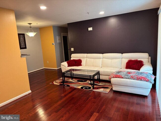 Building Photo - 38 White Pine Cir
