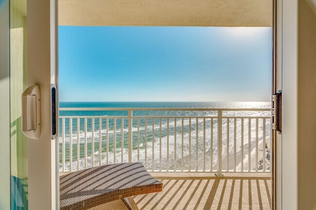 Building Photo - Direct Oceanfront Furnished Condo with Bre...