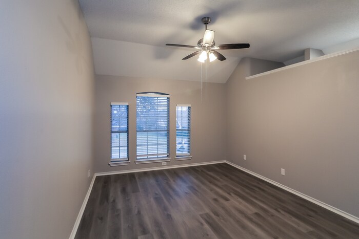 Building Photo - 5513 Maurie Dr