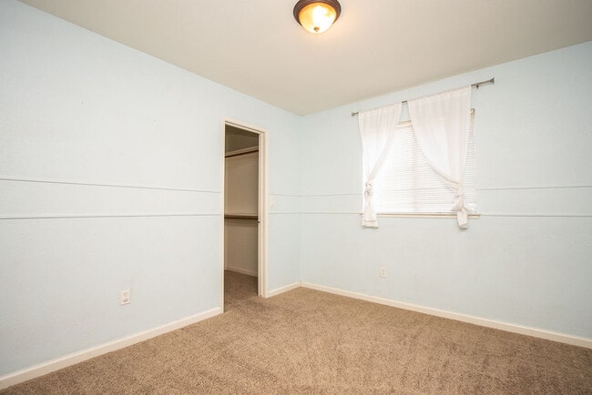 Building Photo - 1130 Berea Dr