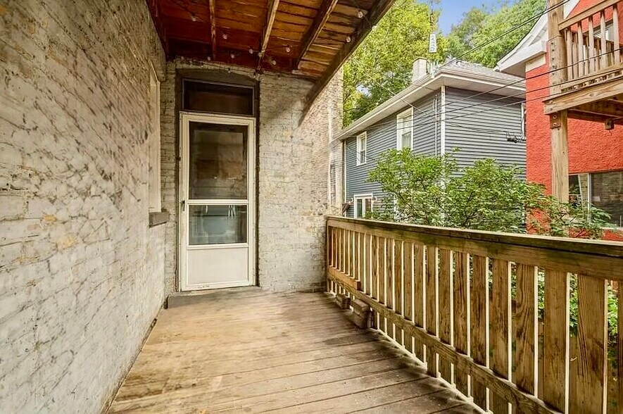 Building Photo - 1507 W Rosemont Ave