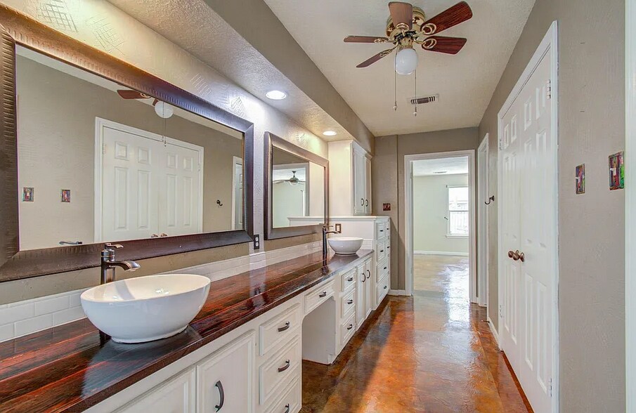 Building Photo - 9543 Enstone Cir