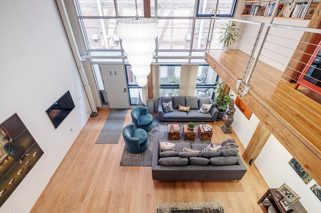 Building Photo - 650 Delancey St
