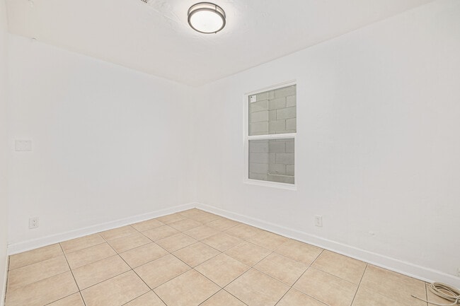 Building Photo - 4516 N 8th Pl