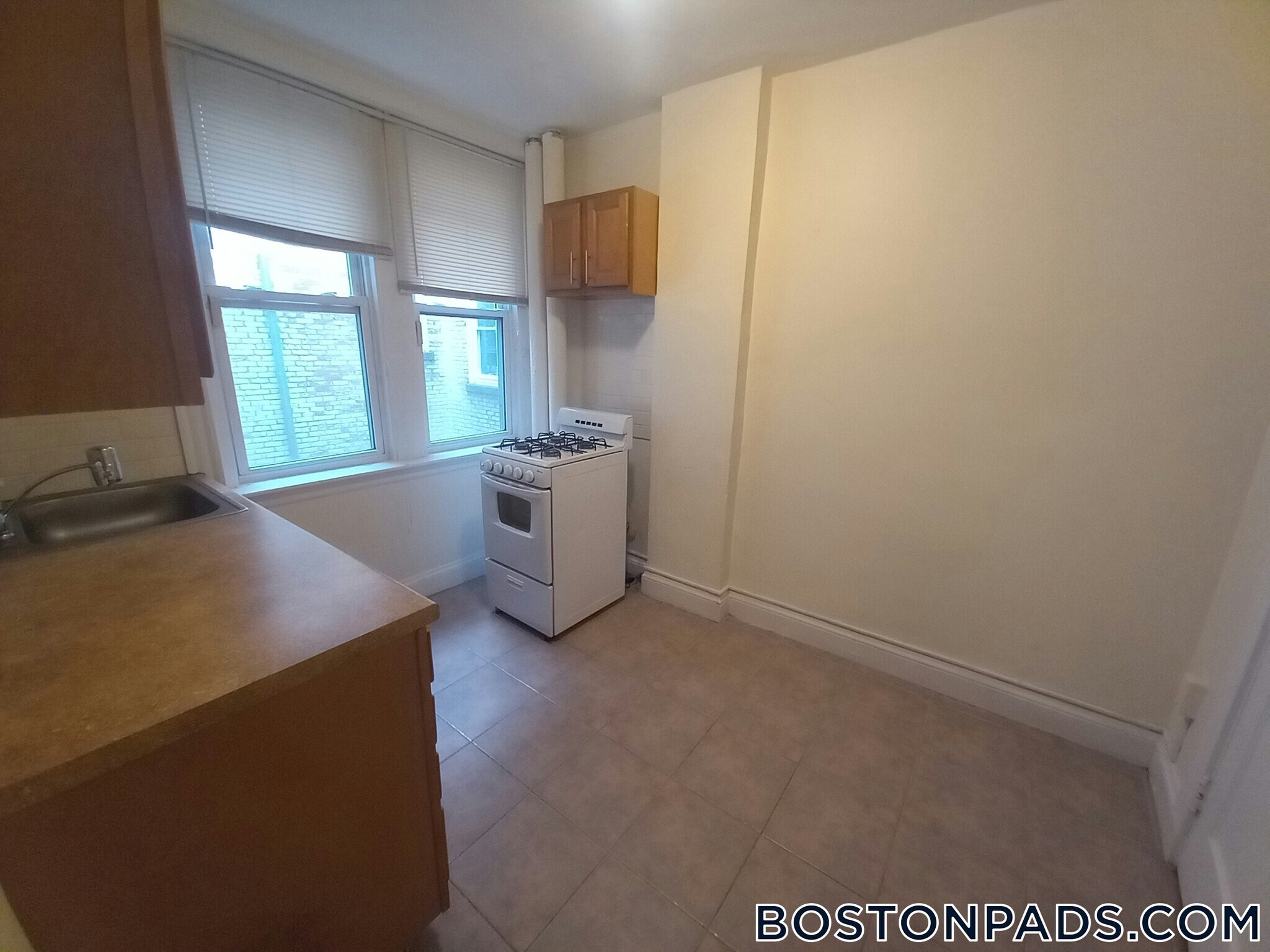 Building Photo - 11 Barrows St