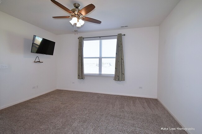 Building Photo - 325 Sussex Ln