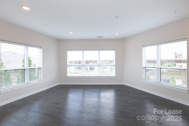 Building Photo - 3630 N Davidson St