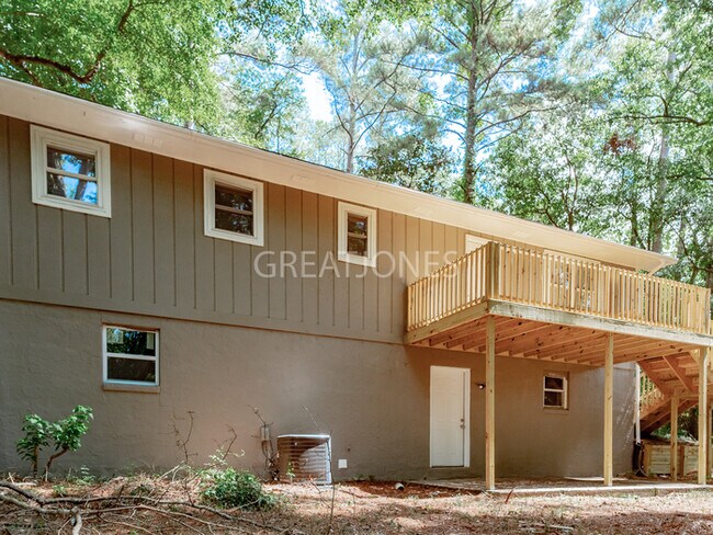 Building Photo - NOW OFFERING HALF OFF THE FIRST FULL MONTH...