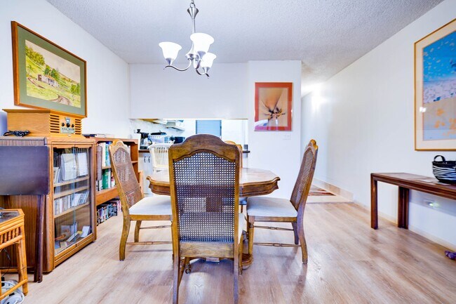 Building Photo - Hawaii Kai Condo with Resort-like Amenitie...