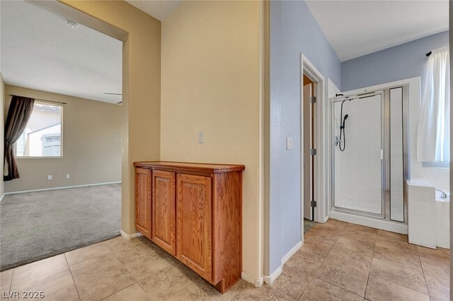 Building Photo - 7332 Jelson Falls St