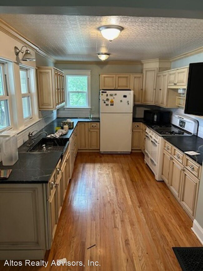 Primary Photo - 3 br, 2 bath House - 5370 Balsam St