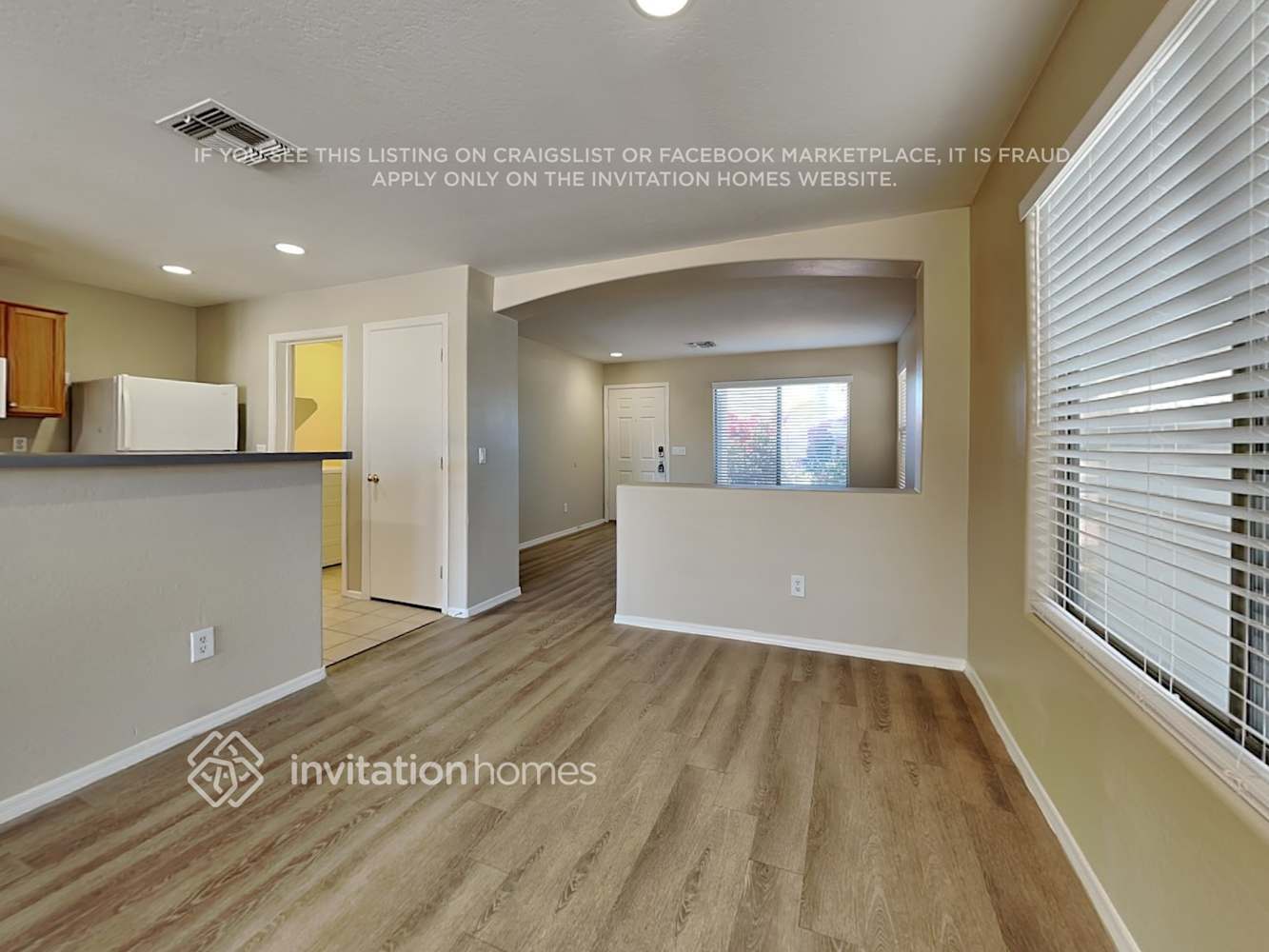 Building Photo - 10780 W Roanoke Ave