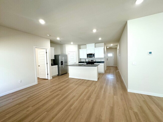 Building Photo - 5382 Selah St