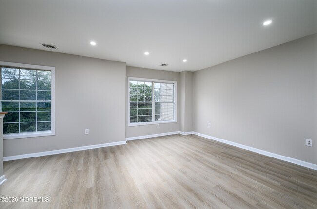 Building Photo - 114 Watson Ave