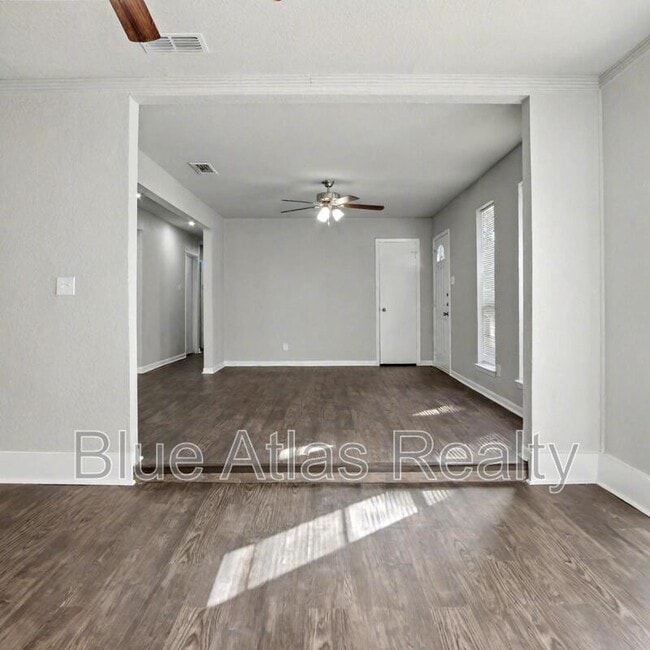 Building Photo - 1613 Continental Dr