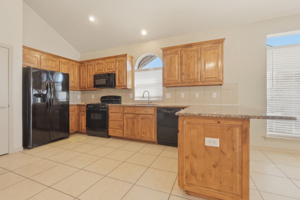 Building Photo - 2016 Priscella Dr