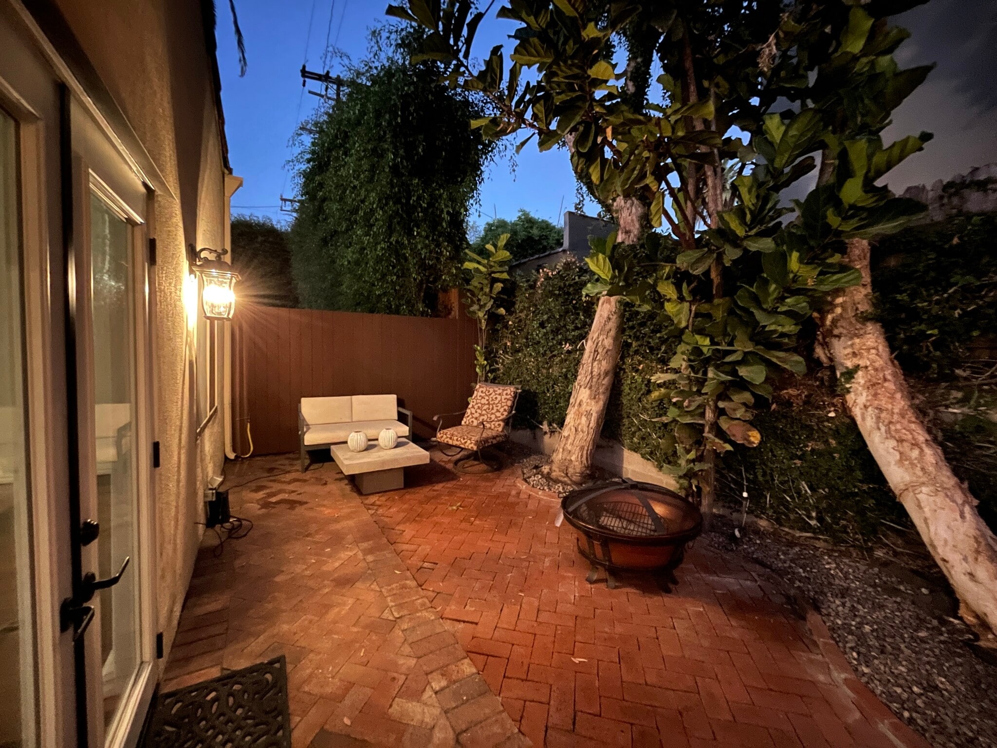 Building Photo - 728 Westbourne Dr