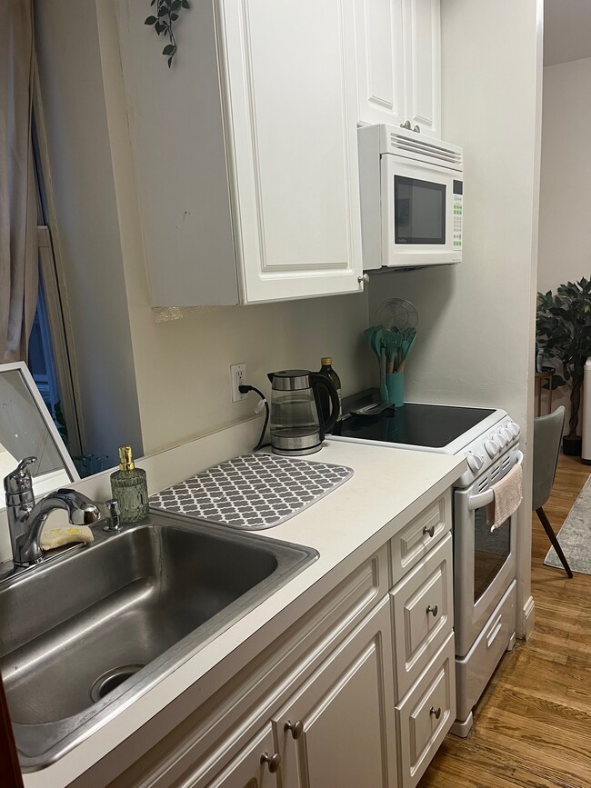 Interior Photo - 234-236 Thompson Street
