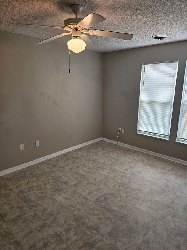 Building Photo - 1737 Moses Ave