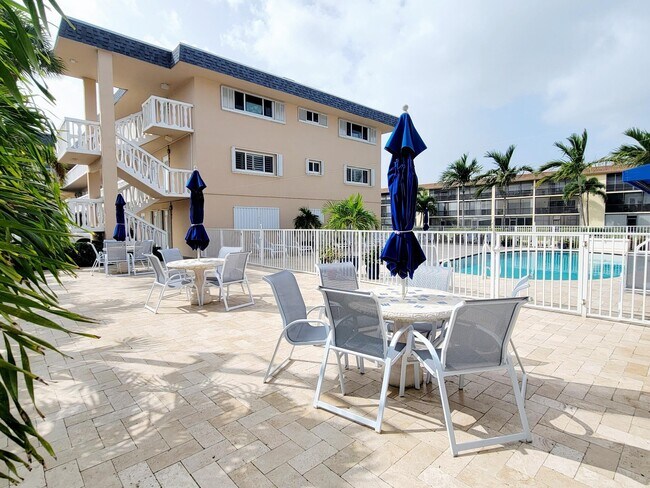 Building Photo - 111 Doolen Ct