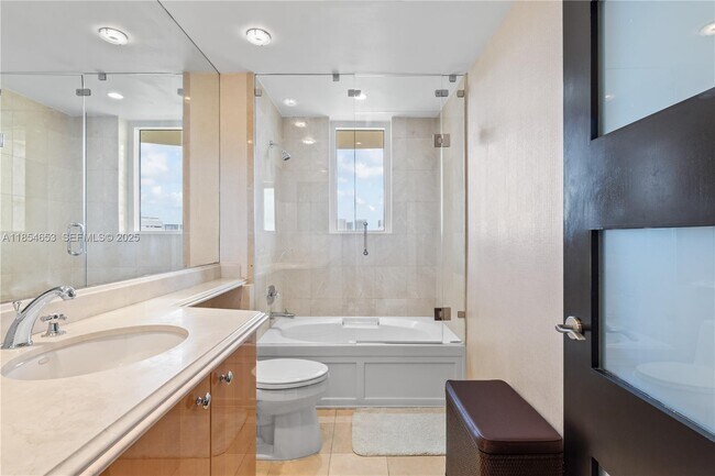 Building Photo - 17875 Collins Ave