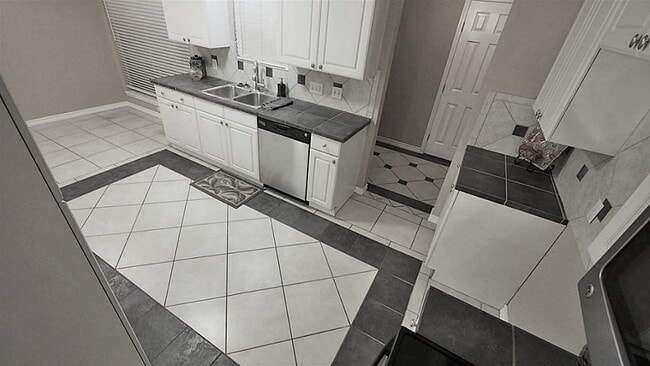 Building Photo - 310 Gentilly Dr