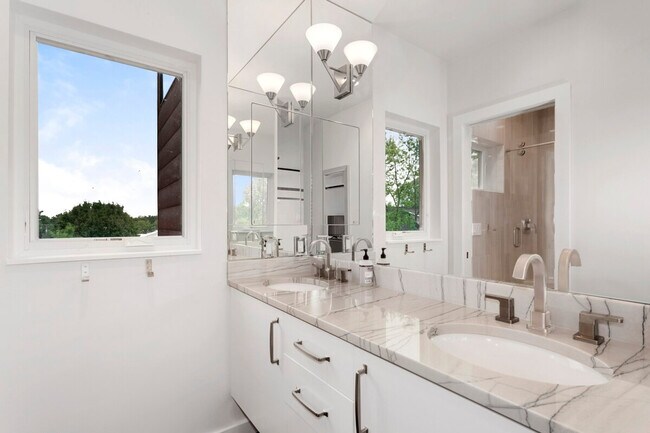 Building Photo - 506 SE Tourmaline Mews