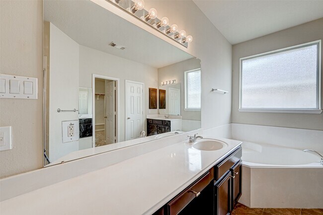 Building Photo - 11205 Sunlit Bay Dr