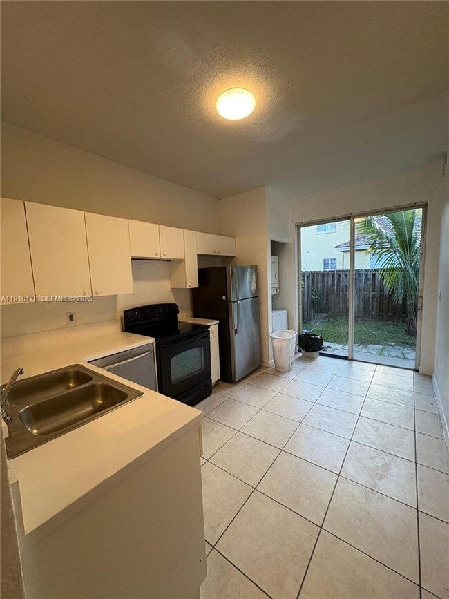 Building Photo - 4 SW 15th Rd