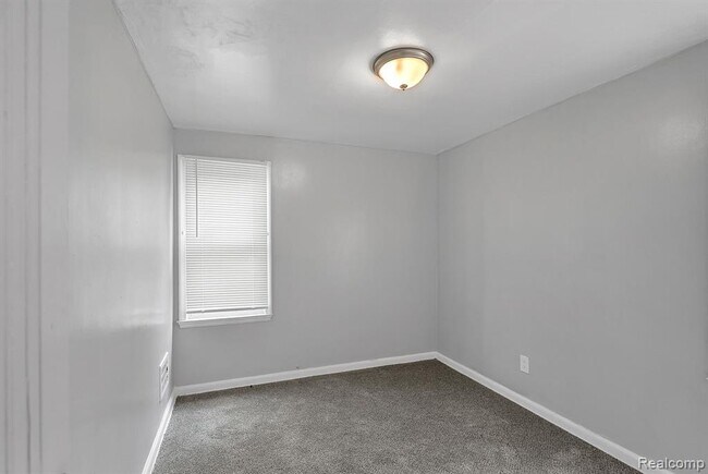 Building Photo - 12710 Kelly Rd