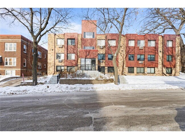 Building Photo - 520 Ridgewood Ave