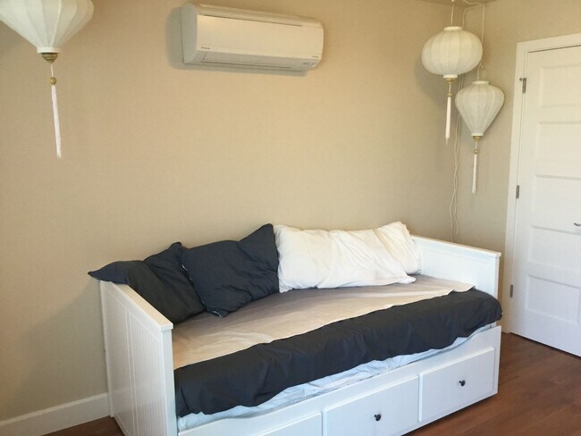 Building Photo - Custom Kenton Townhouse (Short Term)