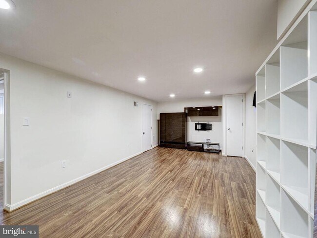Building Photo - 5208 Glenwood Rd