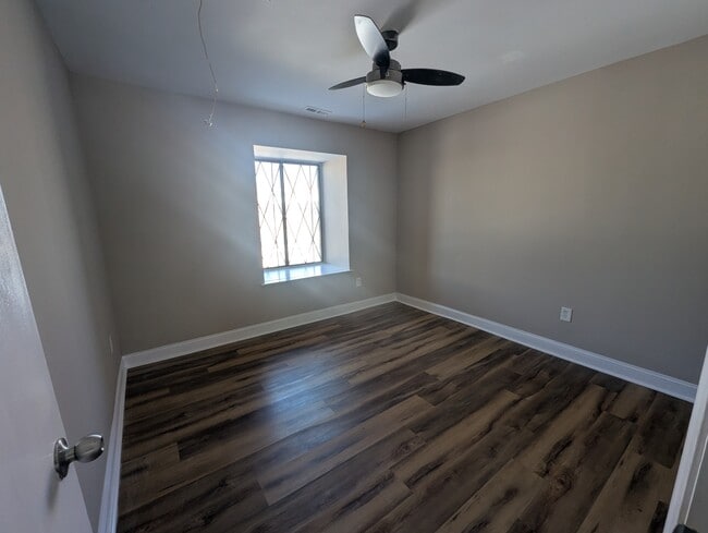 Building Photo - 143 Chelsea Cir