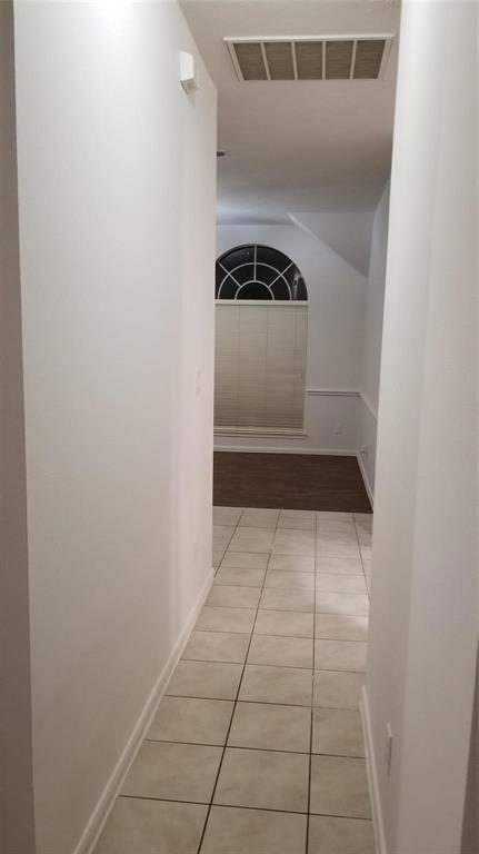 Building Photo - 935 Rock Springs Dr