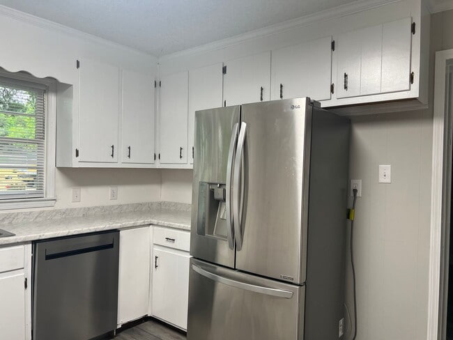 Building Photo - Newly Updated All-Brick Home in Growing Newport!