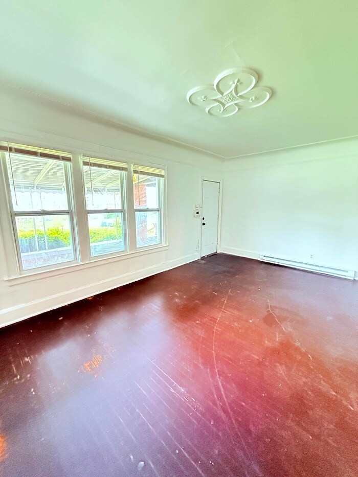 Building Photo - 12032 Santa Rosa Dr