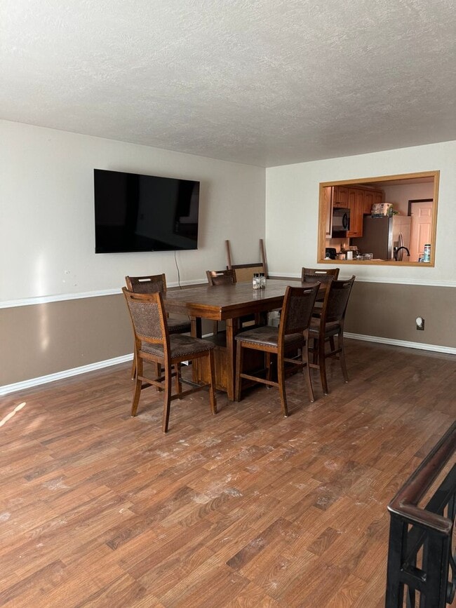 Building Photo - 825 W Sage St