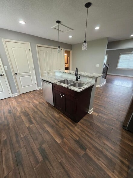 Building Photo - 10826 E Ayers Ave