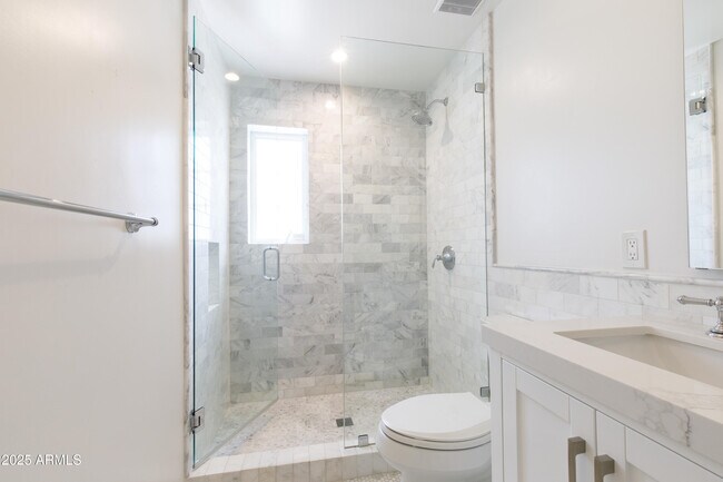 Building Photo - 4302 E Whitton Ave