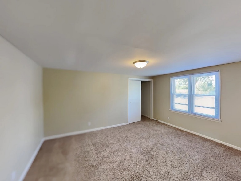 Building Photo - 7932 Long Ave