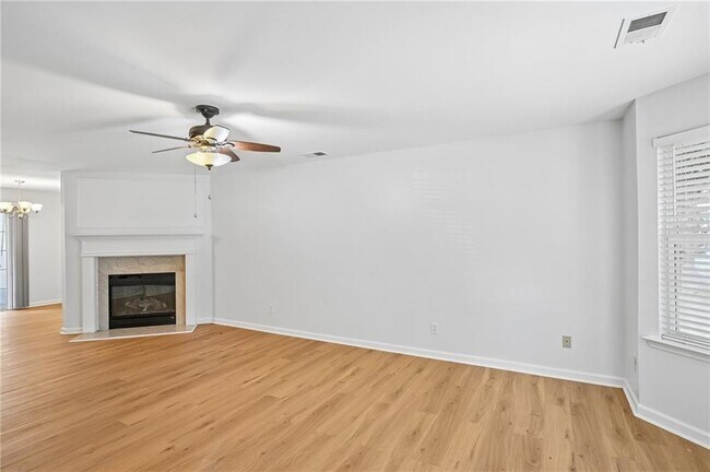 Building Photo - 725 Crestwell Cir