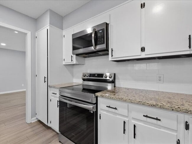 Building Photo - 801 4th Ave E